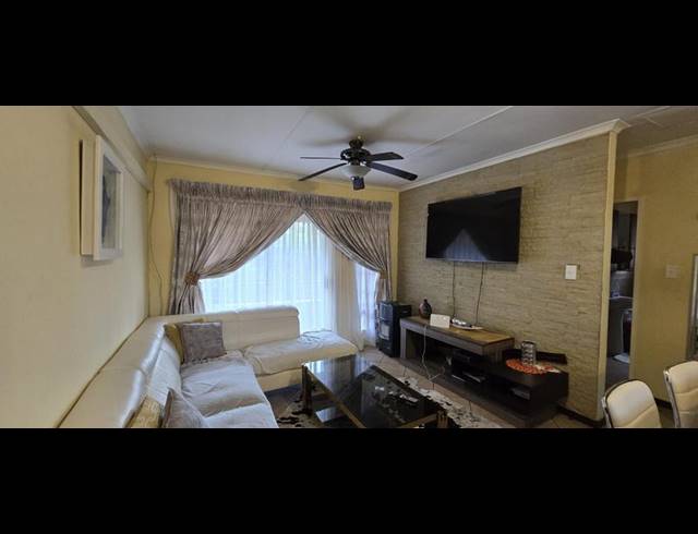 2 BEDROOM APARTMENT FOR SALE IN MOOIKLOOF RIDGE ESTATE